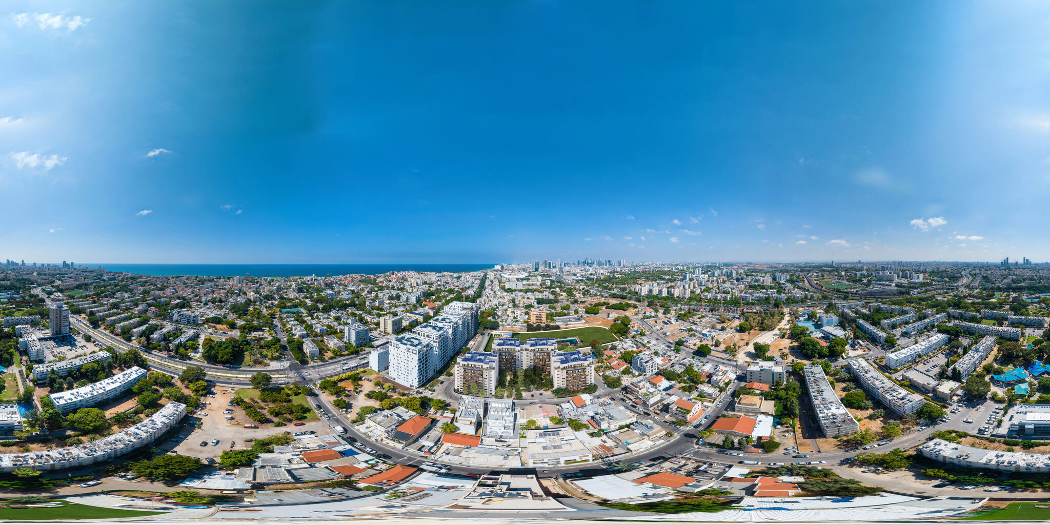 צילום רחפן 360 מעלות מעל הפרויקט, עם הדמיית הבניינים